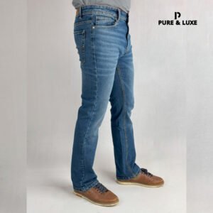 Men’s bootcut jeans in blue denim with a relaxed fit and flared leg, styled for comfort and versatility.